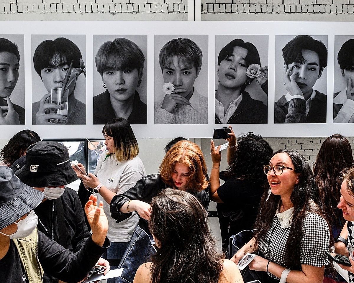 Hơn 100.000 fan tranh vé concert miễn phí của BTS