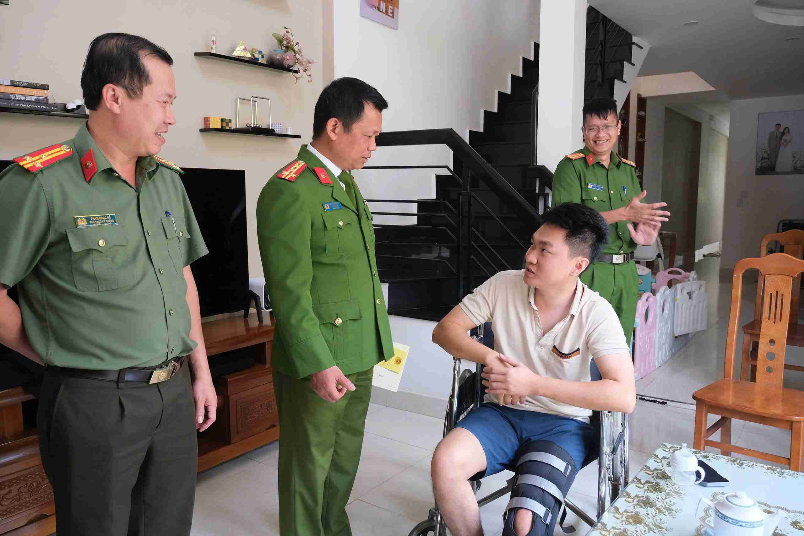 Đại úy công an ở Lâm Đồng bị đối tượng dùng xà beng tấn công khi làm nhiệm vụ