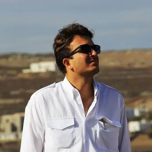 Η Φαίη Σκορδά διανύει μια από τις πιο ώριμες φάσεις της προσωπικής της ζωής στο πλευρό του αρχιτέκτονα Αλέξανδρου Αθανασιάδη, με τις πληροφορίες να κάνουν λόγο για επισημοποίηση της σχέσης τους μέσα στο 2026.