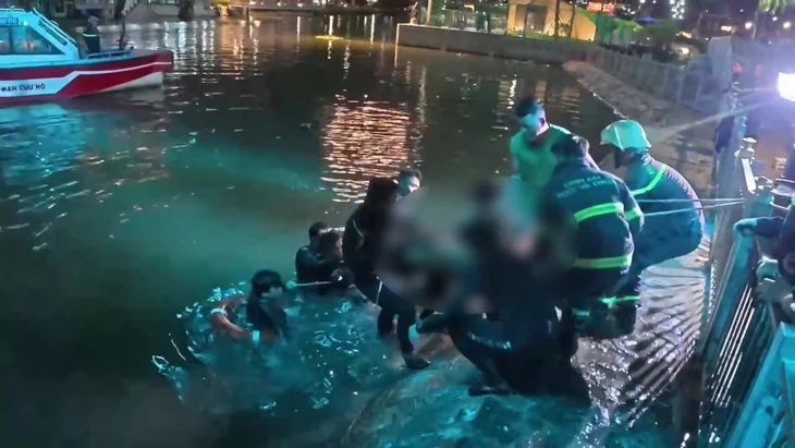 Lực lượng cứu nạn cứu hộ tìm thấy 2 thi thể dưới Kênh Tàu Hủ
