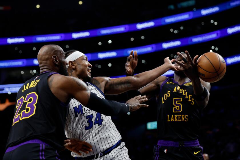 LeBron James' buzzer-beater misses as Lakers fall to Magic