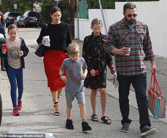 Jennifer Garner says she and ex Ben Affleck both have to be 'mom and ...
