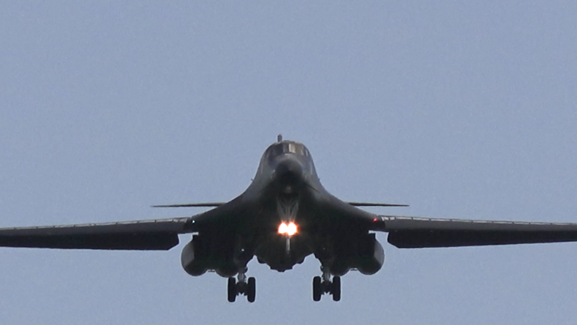 The ground-shaking approach of a Rockwell B-1B Lancer
