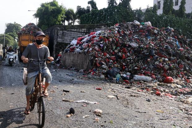 Surabaya Turun Kelas, Ratusan Daerah Bergelar Kotor Tanpa Pemenang Adipura 2025