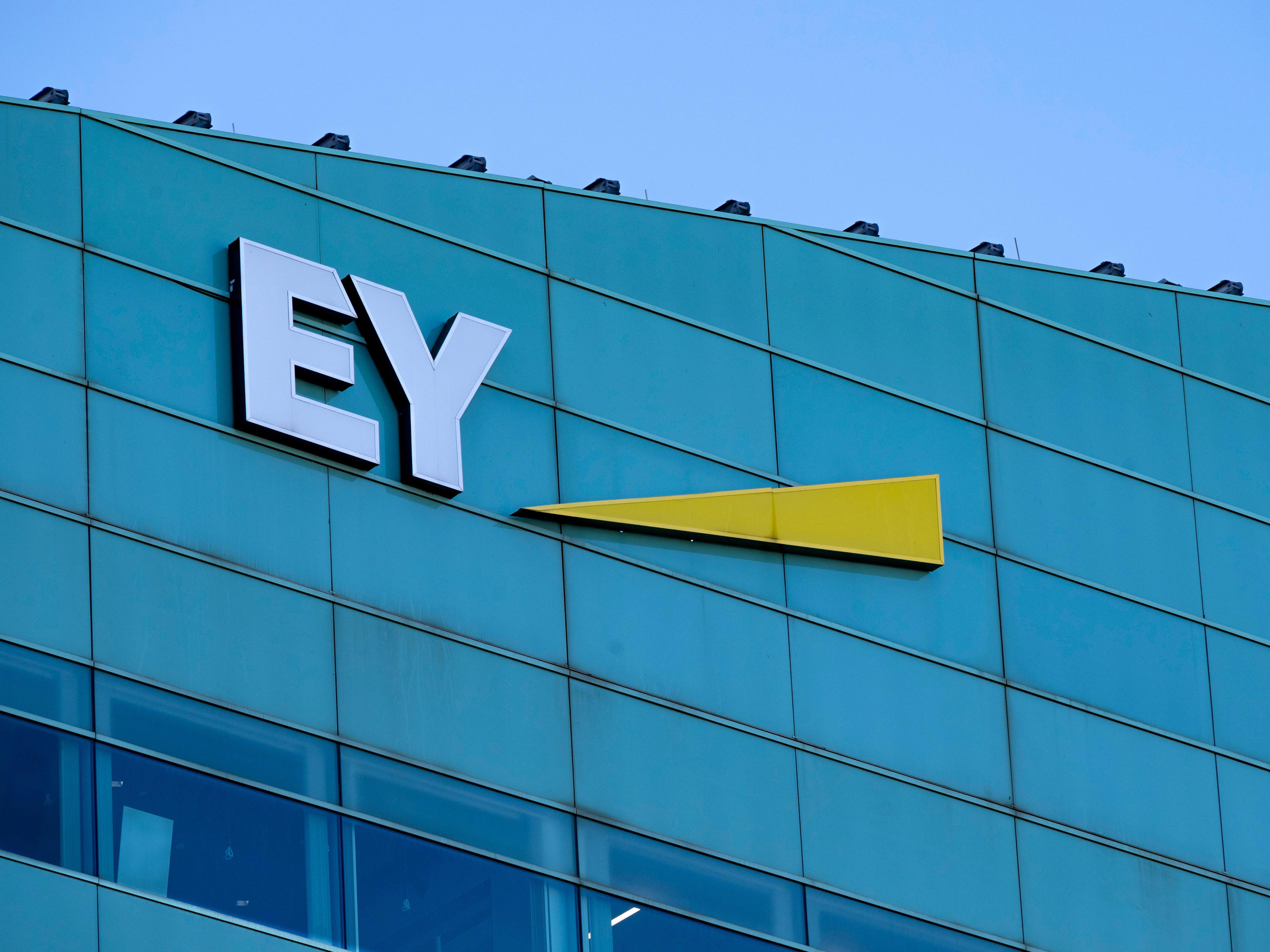 2 top EY leaders explain why a lack of experience is a junior ...