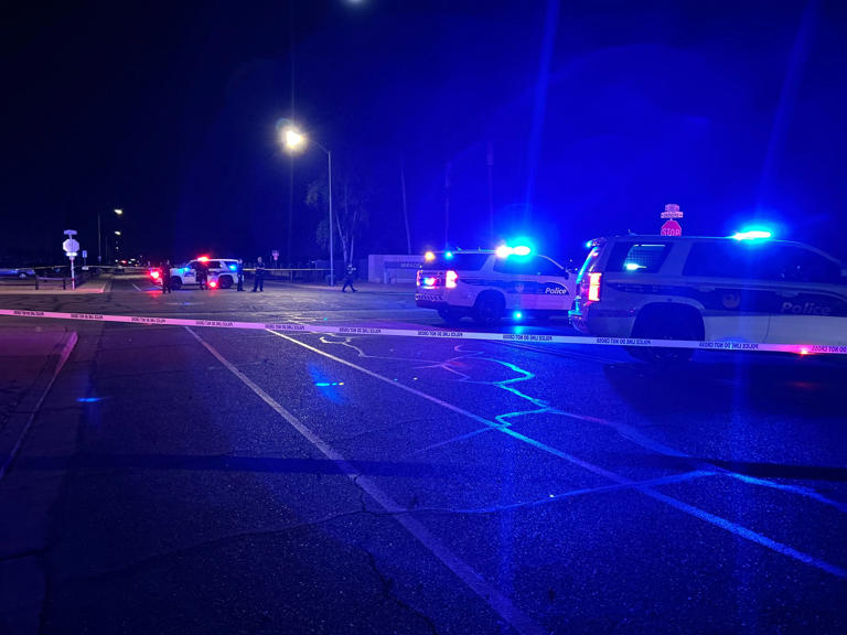 2 hurt in motorcycle crash in north Phoenix