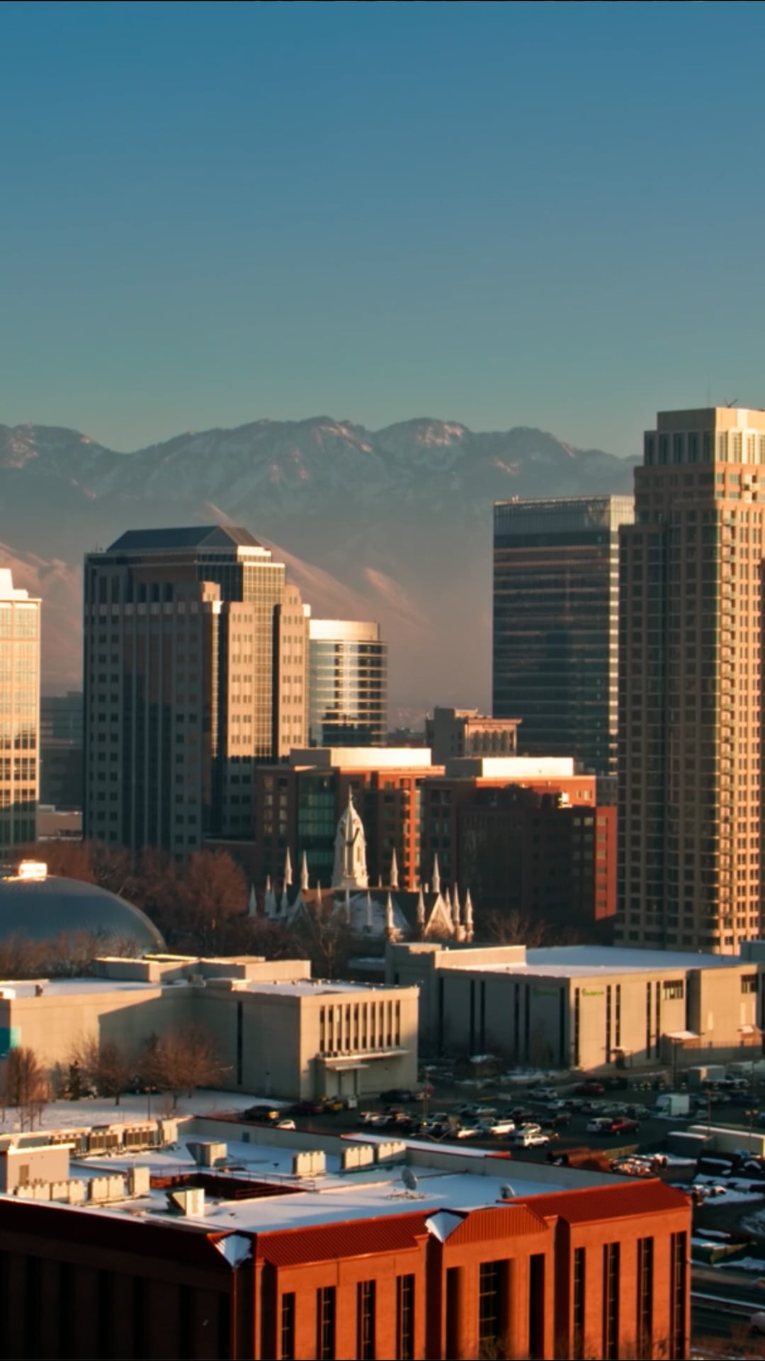 Salt Lake City, Utah: Drone explores Temple Square
