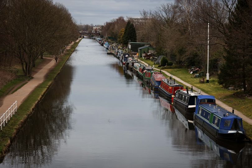 The beautiful Greater Manchester walk with canals, parks and cafes that ...
