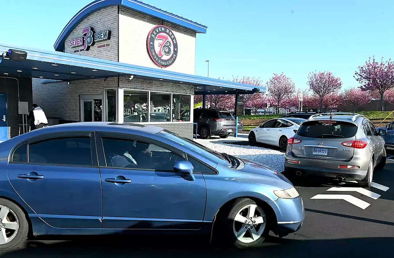 New Milford plaza’s renovation of bank would bring first 7 Brew drive-thru coffee to greater Danbury<br><br>