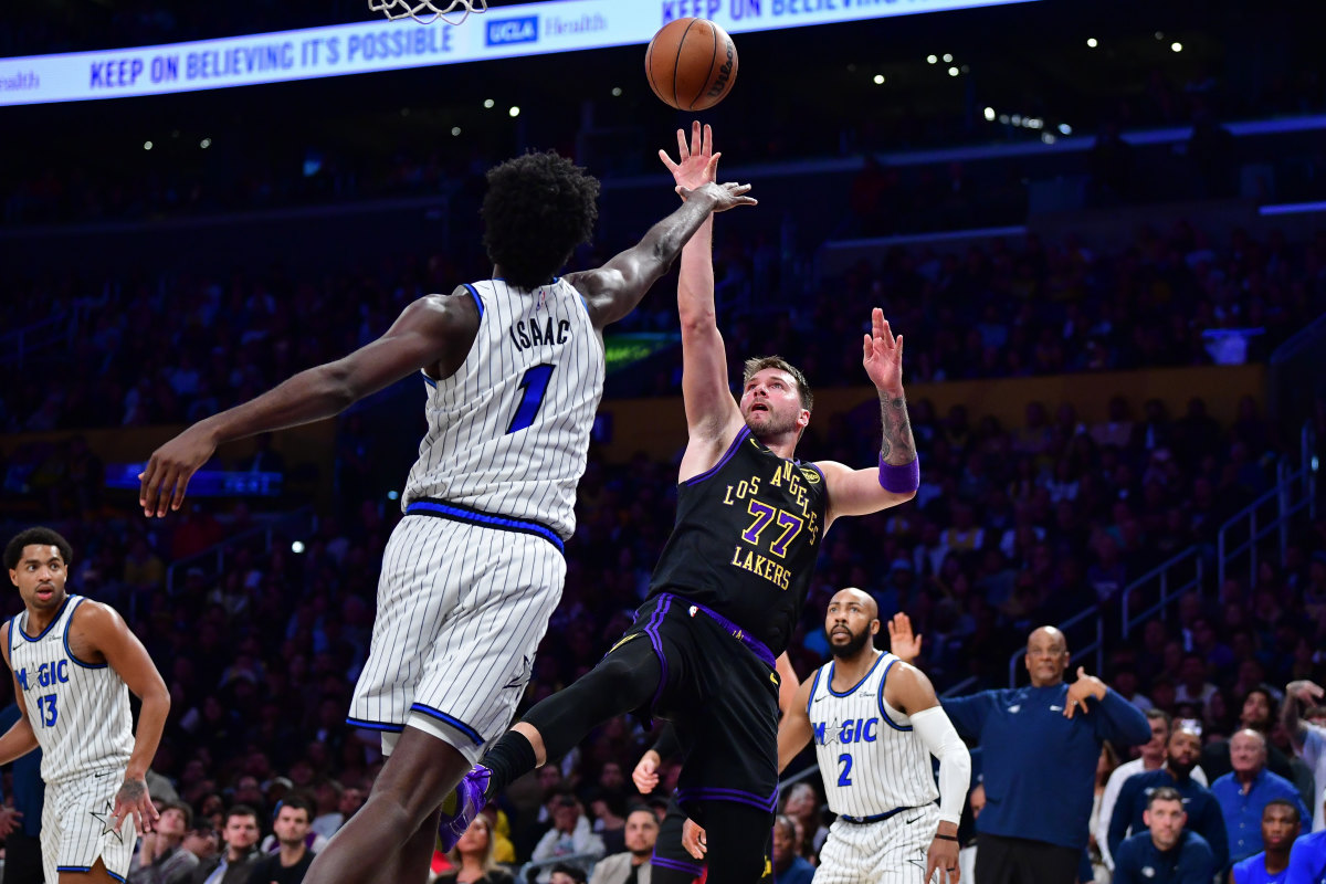 Luka Doncic explains questionable final play in Lakers' loss to Magic