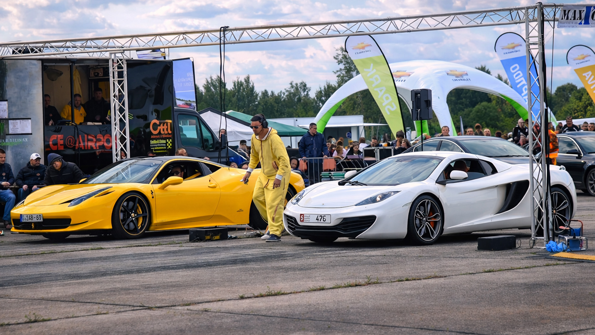 Head to head drag race between Ferrari and McLaren