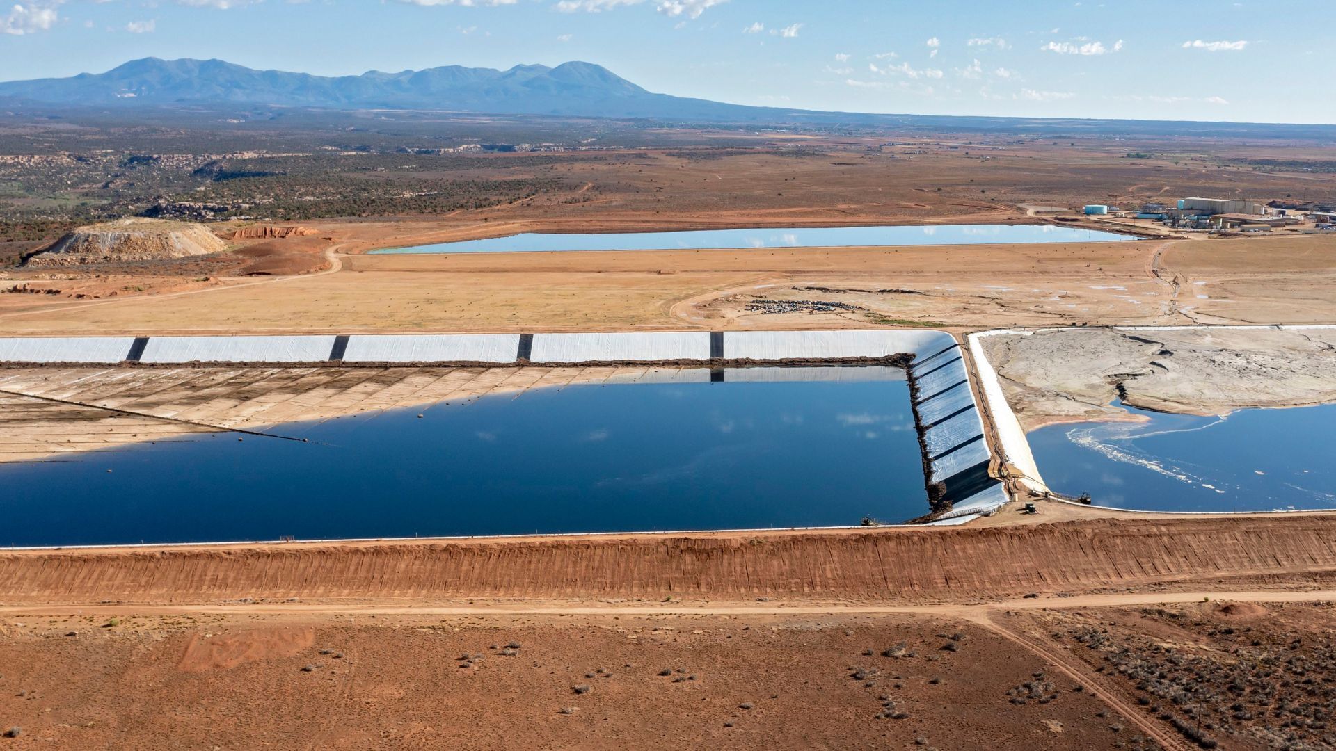 Solar-powered ‘biohybrid system’ offers 94% uranium cleanup efficiency ...