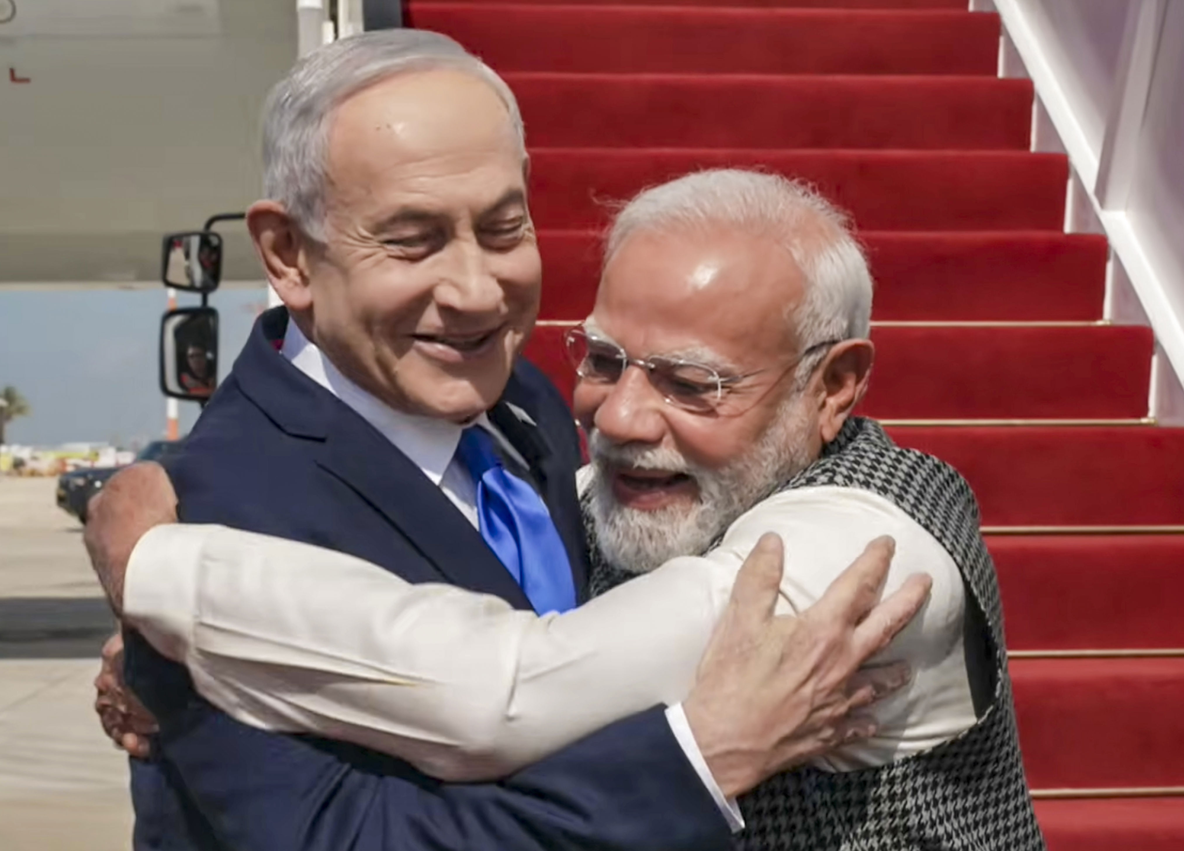'Welcome, my friend': Netanyahu receives PM Modi at airport in show of ...