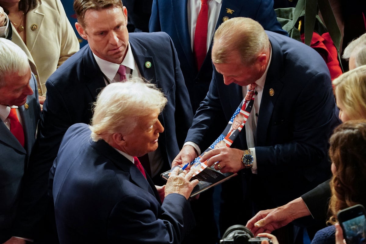 MAGA lawmaker shredded after begging Trump to sign his tie after SOTU