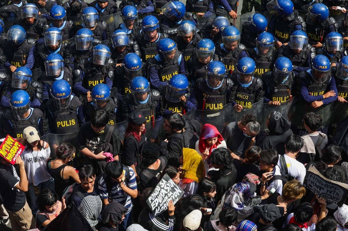 EDSA protesters press anti-dynasty measures