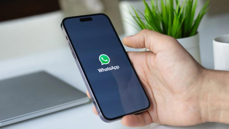 Une simple photo WhatsApp peut suffire à pirater votre téléphone sans même l'ouvrir : le réglage discret à changer