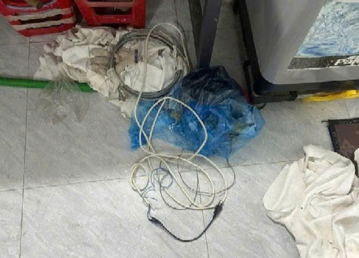 Dấu vết bất thường của sợi dây điện tố cáo tội ác của gã chồng