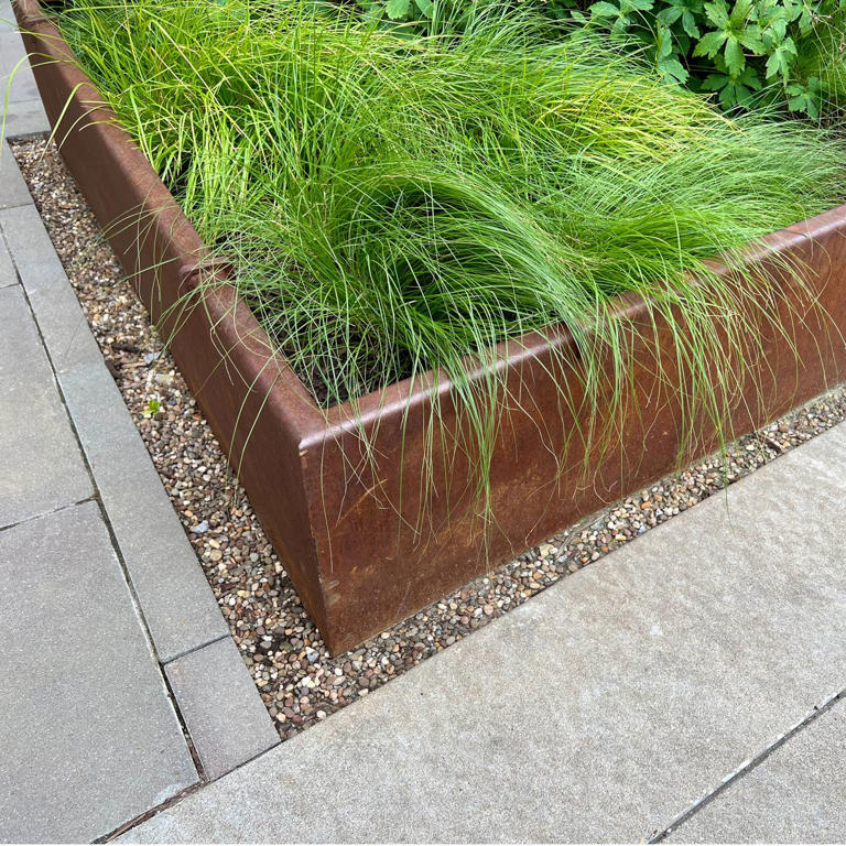 8 landscape edging ideas that look high-end on any budget