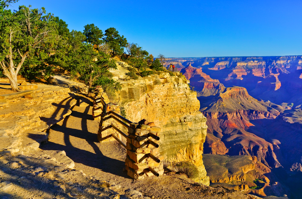 16 Famous U.S. Landmarks With Short Walks and Big Payoff Views