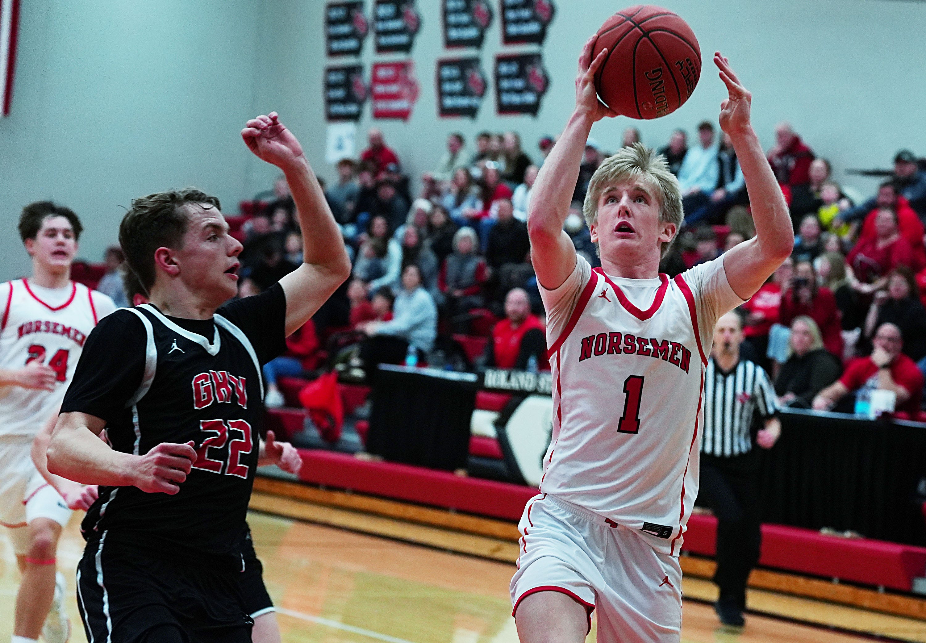 Blake Larson's steal secures district title for Roland-Story boys ...