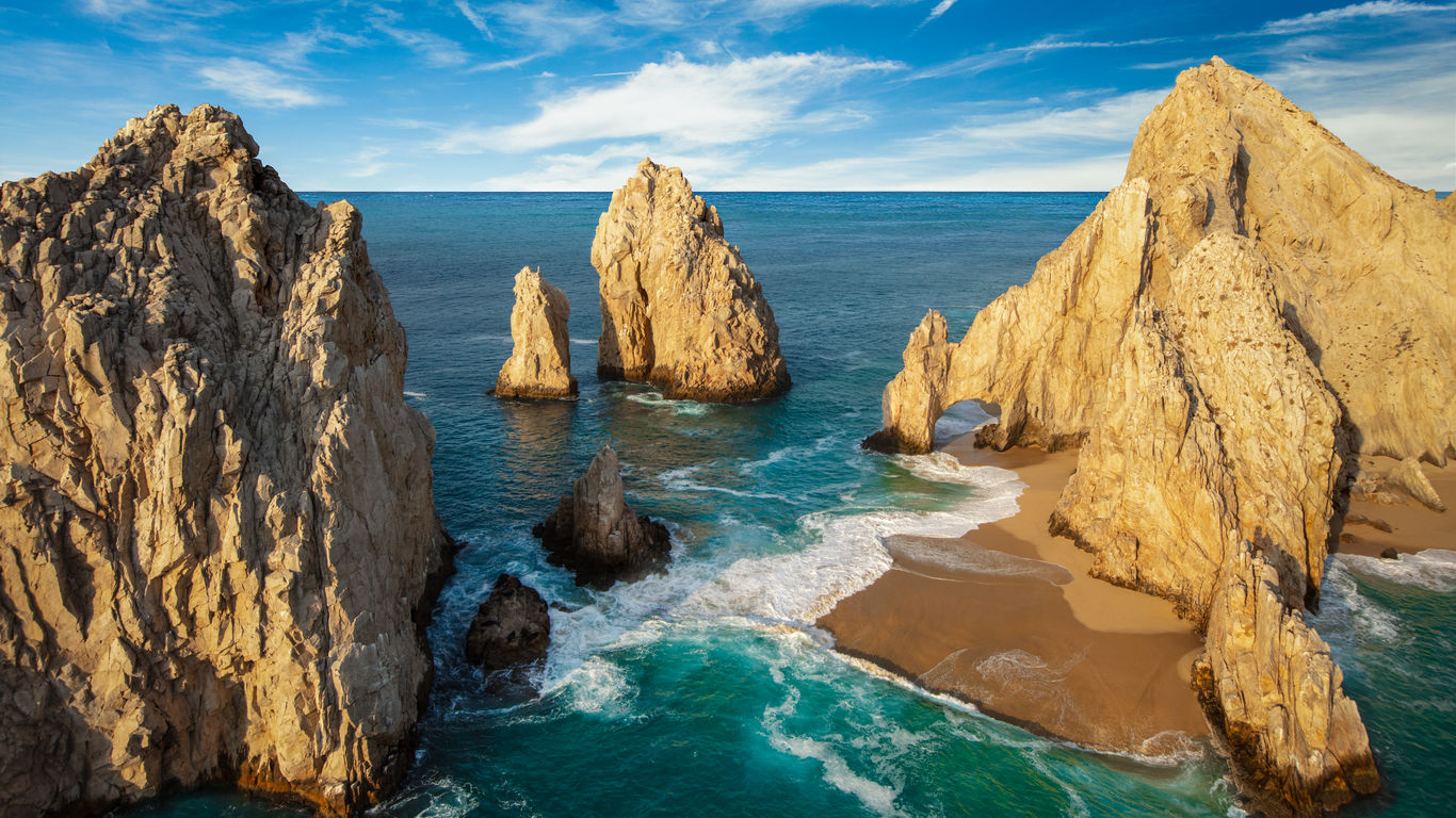 Los Cabos tourism reassures travelers following gang violence in western Mexico
