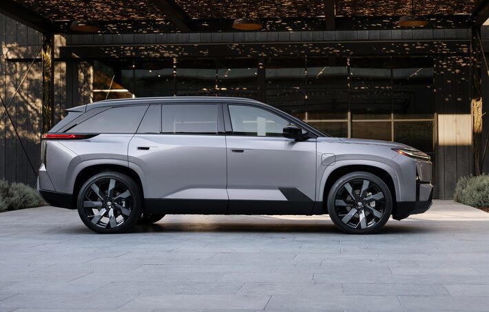 Toyota Highlander é SUV de 7 lugares elétrico e com 