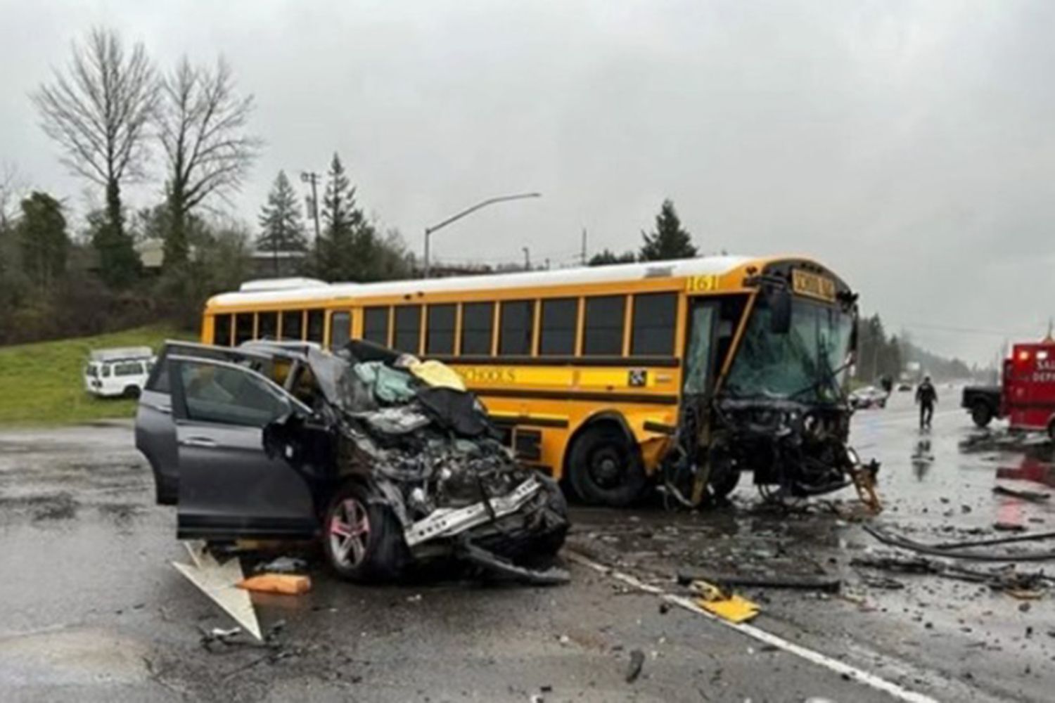 1 dead and 2 injured after school bus carrying 30 students collides ...