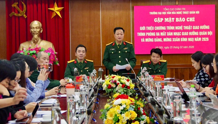 Dàn nhạc ra đời theo quyết định của Bộ Quốc phòng gửi lời chào chính thức tới công chúng