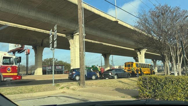 Austin ISD bus involved in minor crash, no injuries reported