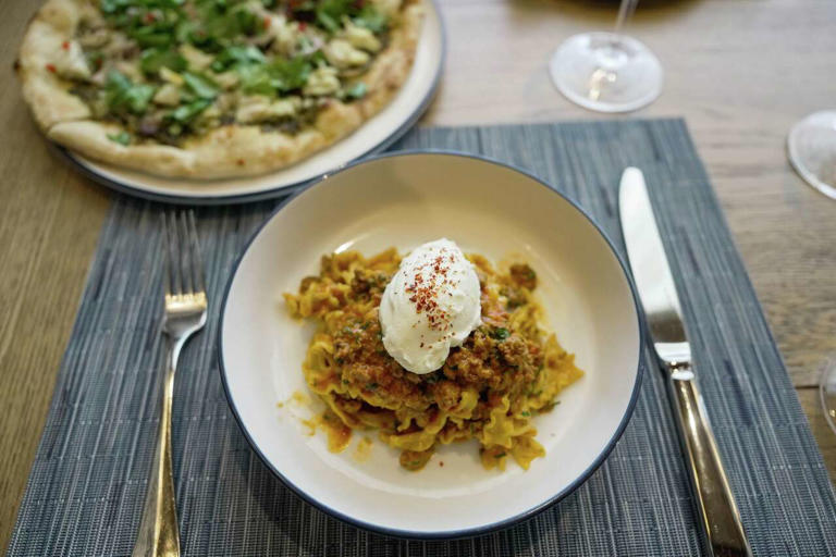 Review: Bryan Caswell is back with a striking Memorial restaurant. Does ...
