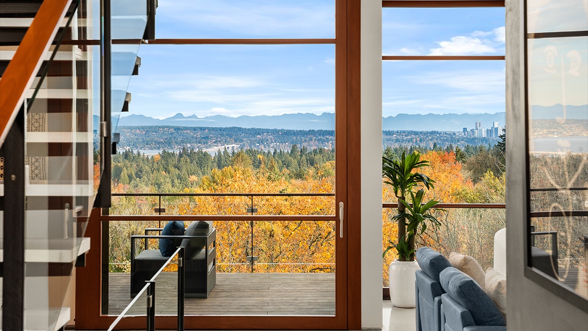 1527 E Howe Street in photos