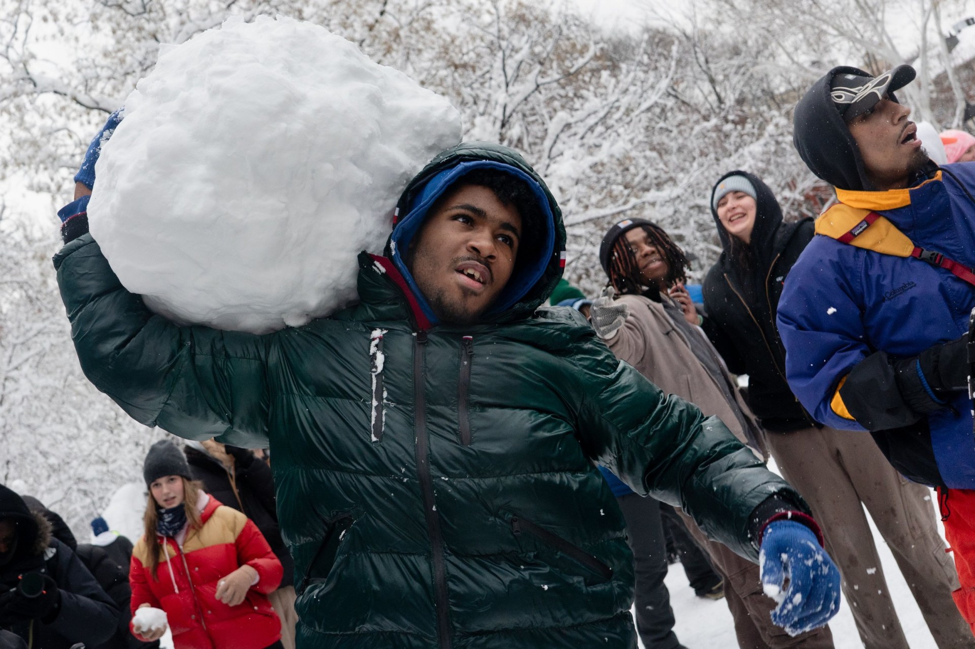 Cops who went to snowball fight launch manhunt for people who threw ...