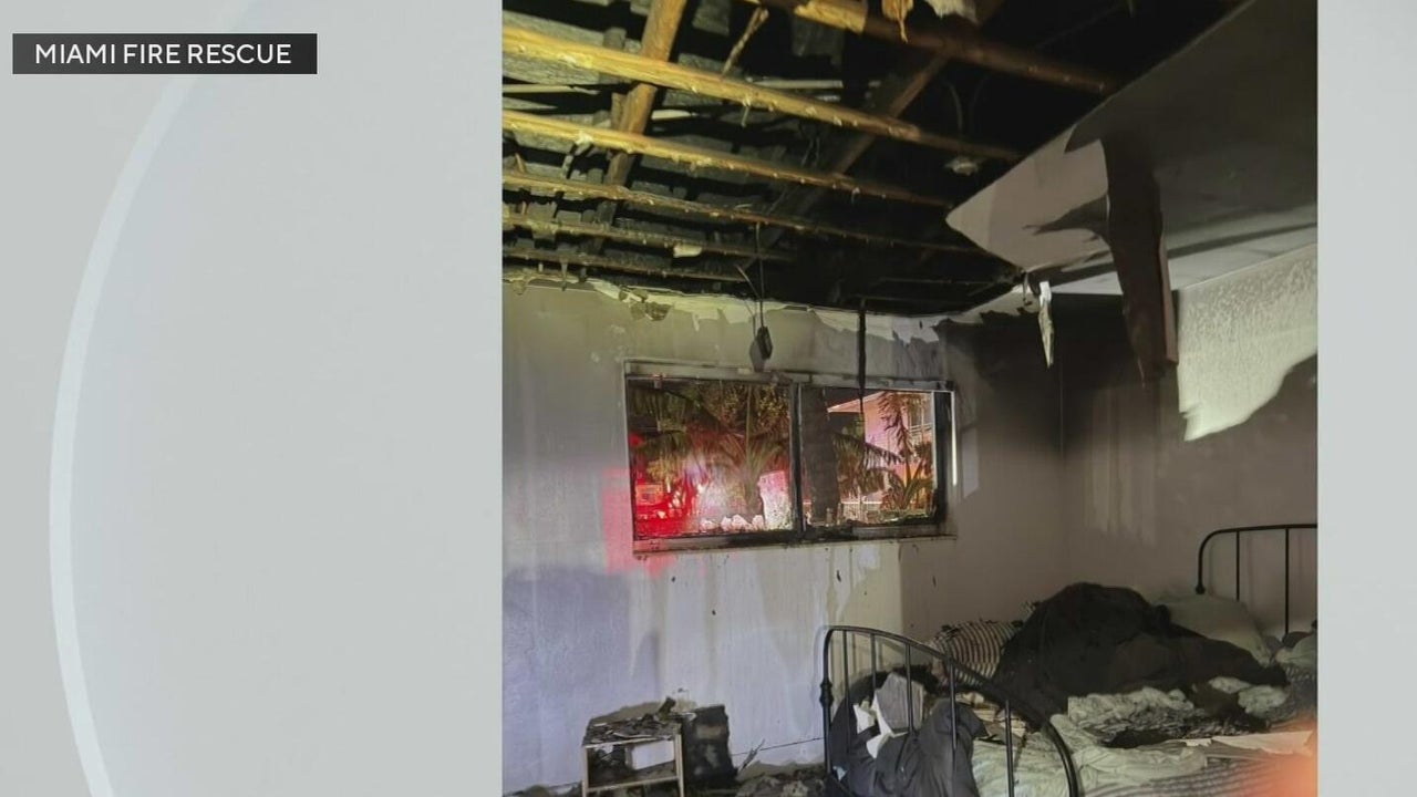 4 adults, 2 dogs displaced after Miami apartment fire