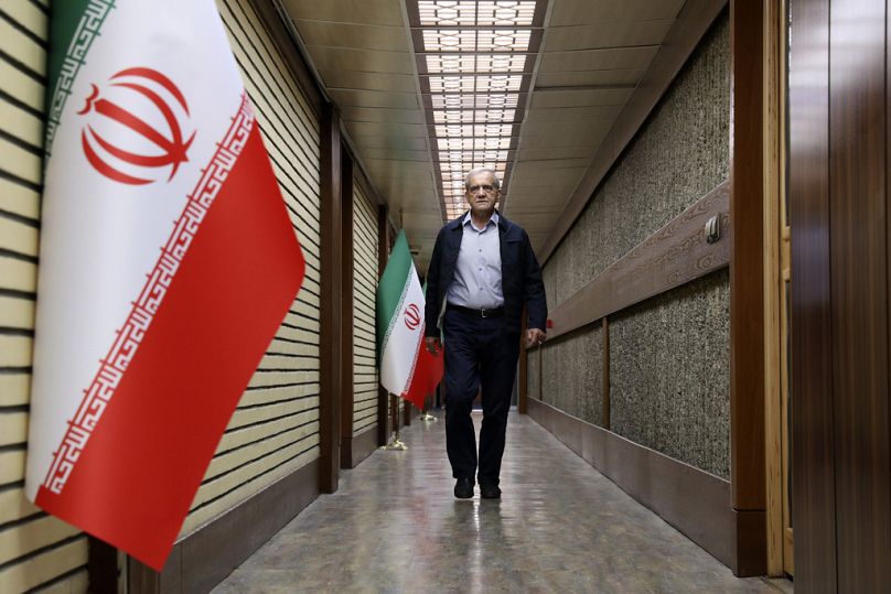 صورة أرشيفية للرئيس الايراني مسعود بيزشكيان، Morteza Fakhri Nezhad/AP