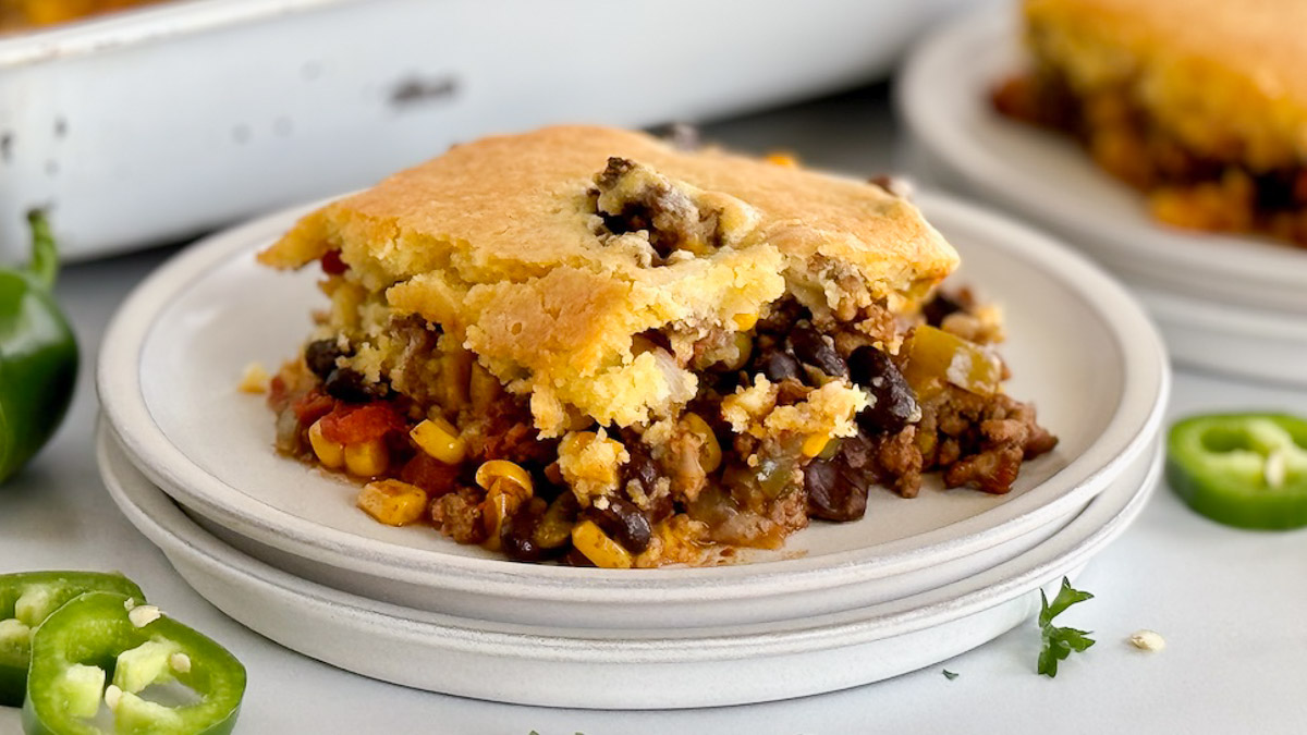 Ground beef cornbread casserole | Easy weeknight dinner