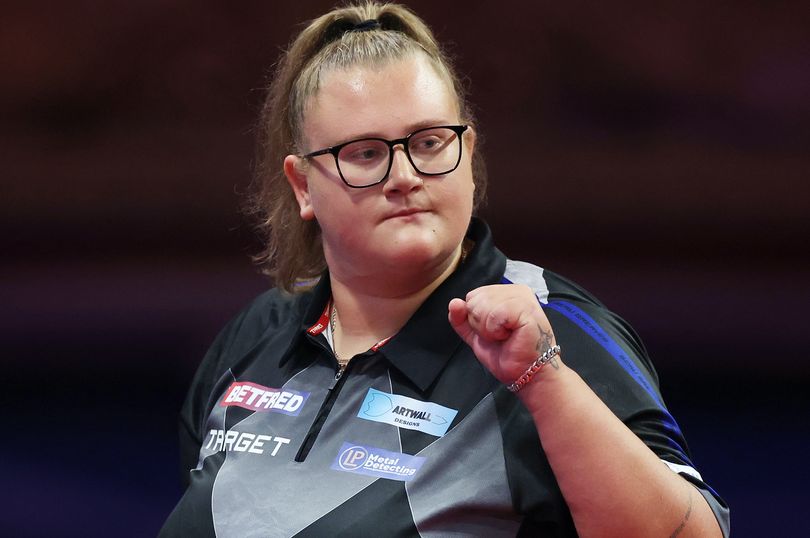 English woman makes history with first ever female nine-darter on PDC ...