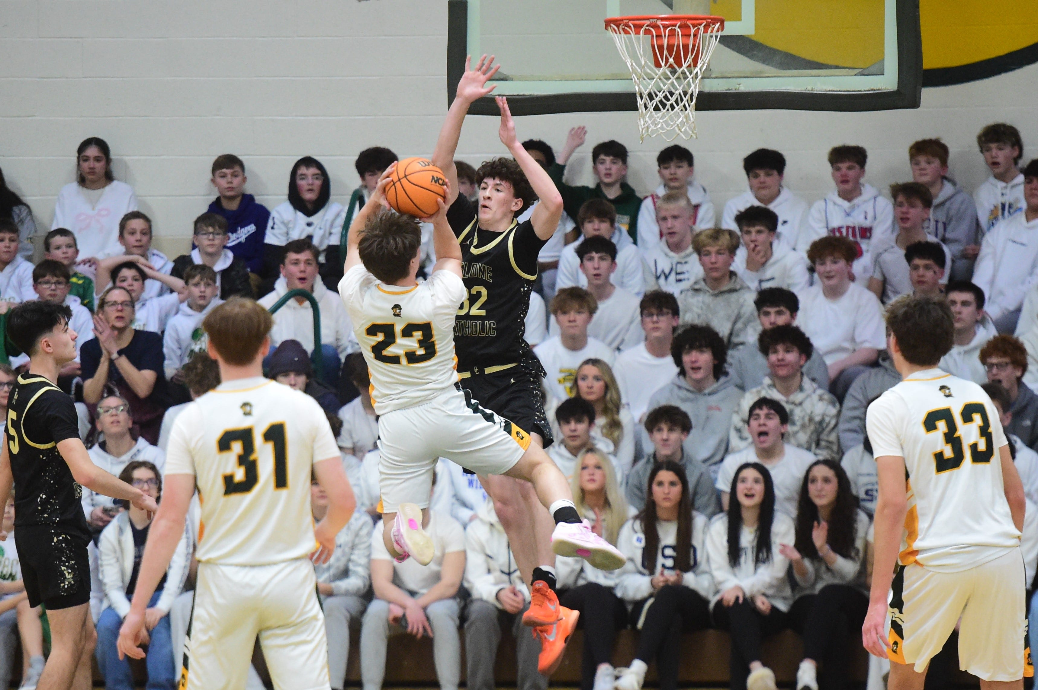 District 3 playoff live scores as basketball teams go for gold