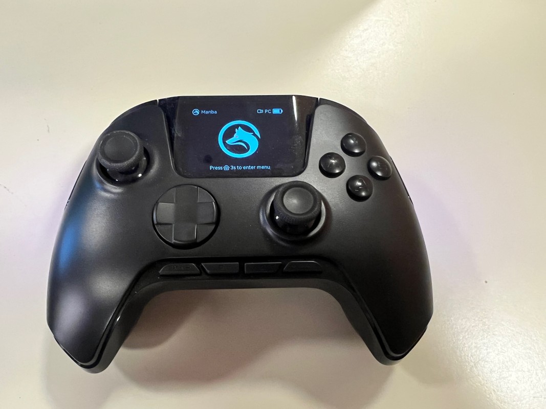 Manba One Ver 2 wireless PC controller packs a screen, RGB and hall ...