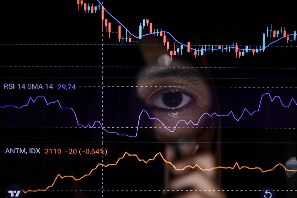 IHSG Naik ke 8.322, Saham AMMN, PANI, dan BMRI Dorong Pasar ke Zona Hijau
