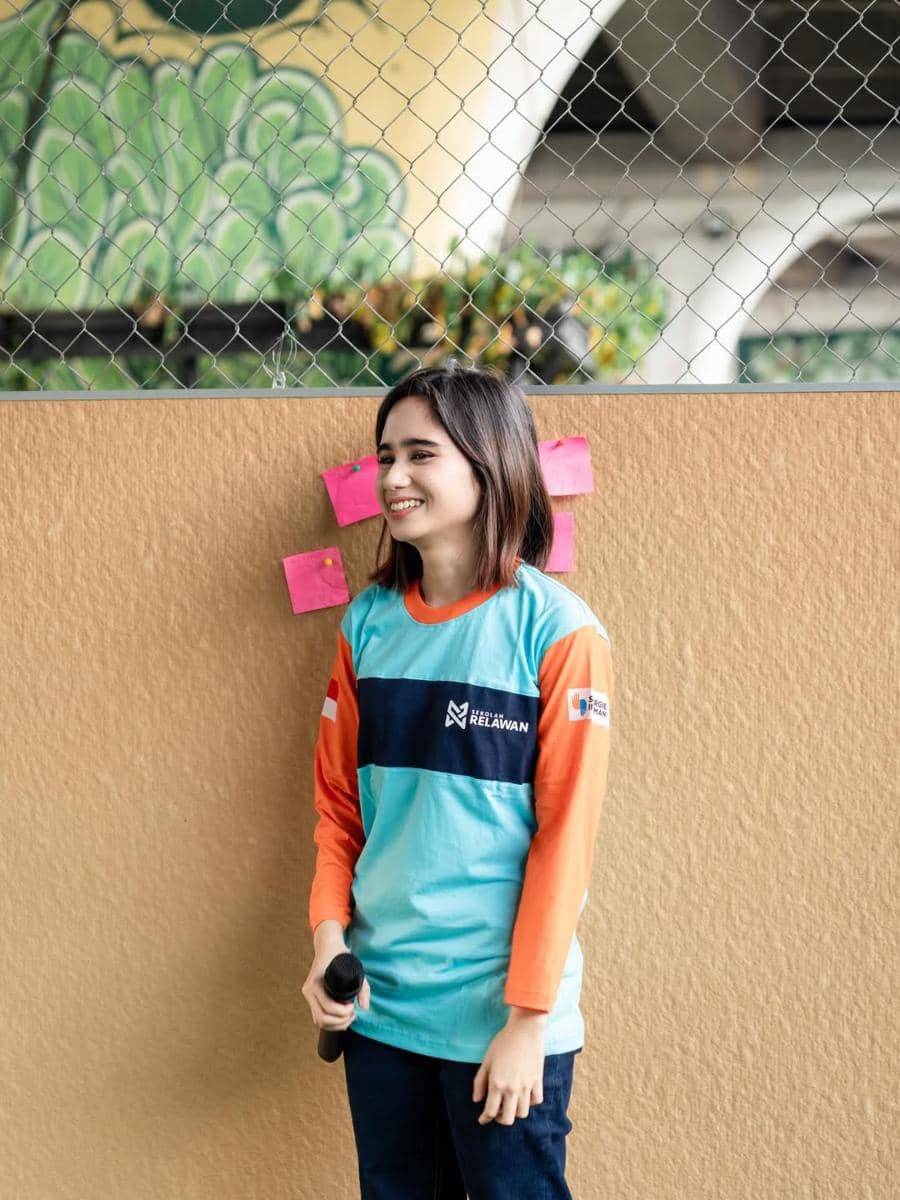 AA1X5hhk 10 Potret Tissa Biani Sebagai Relawan, Sangat Humble!