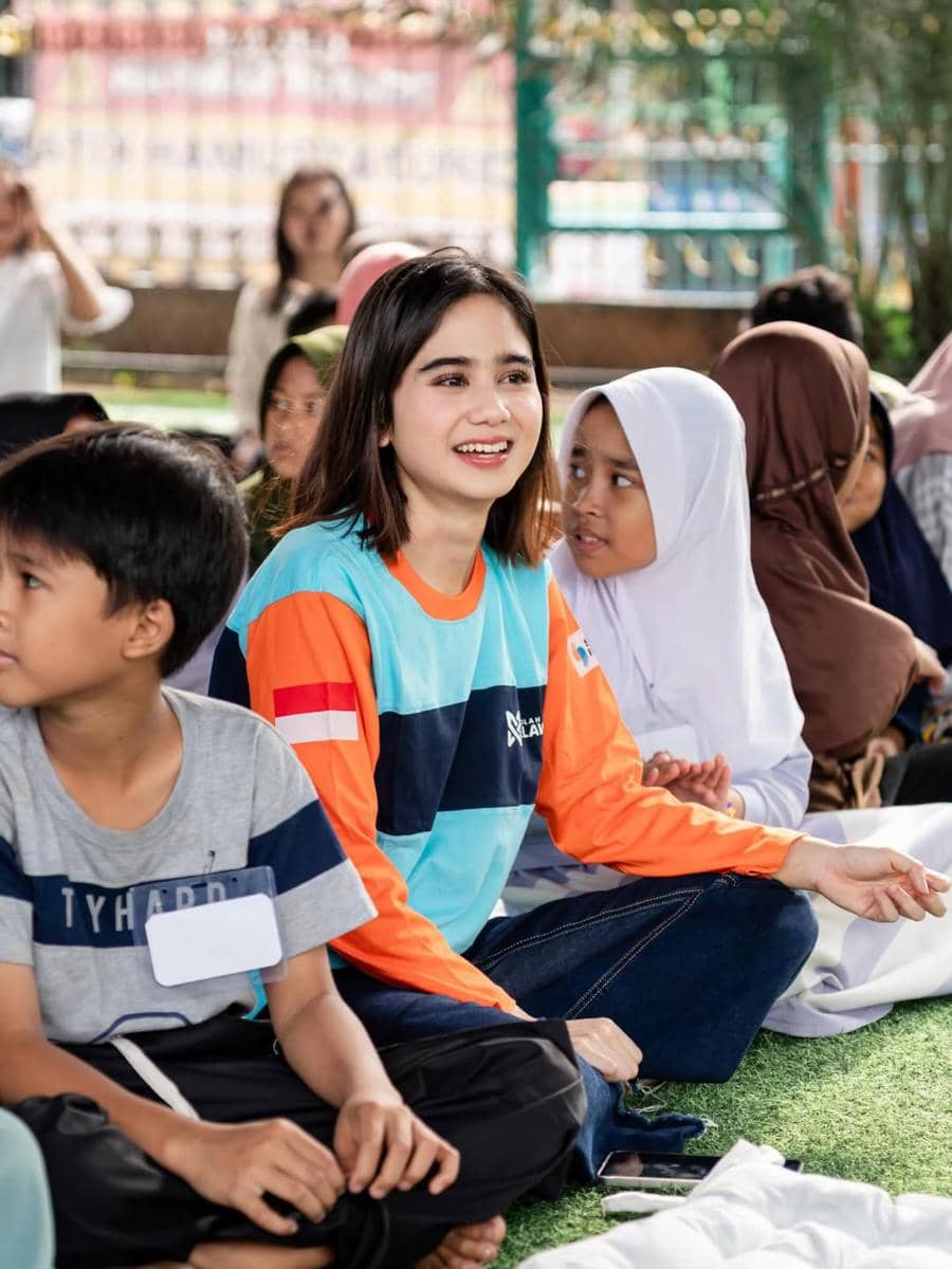 AA1X5jUQ 10 Potret Tissa Biani Sebagai Relawan, Sangat Humble!