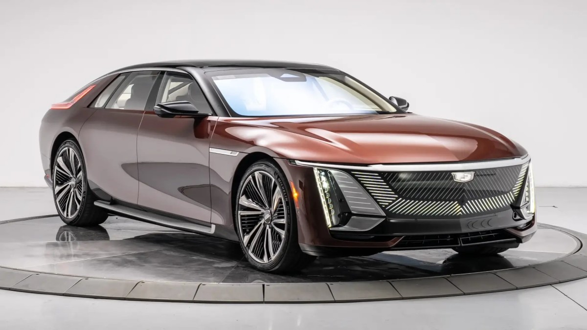 Someone is trying to flip a $340,000 Cadillac Celestiq for $500K