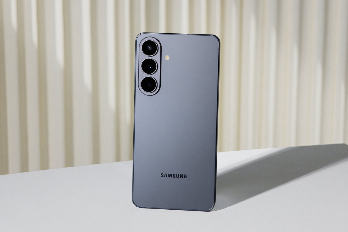 Samsung has released the first phone that other people can’t see