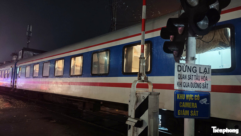 Cục CSGT xác định nguyên nhân vụ tàu hỏa đâm xe tải kéo đi hơn 100m làm chết tài xế ô tô