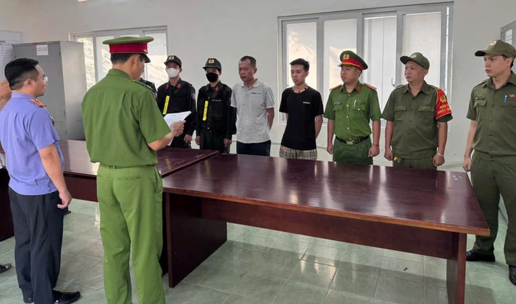 Va chạm nhỏ, hành xử côn đồ, vướng vòng lao lý