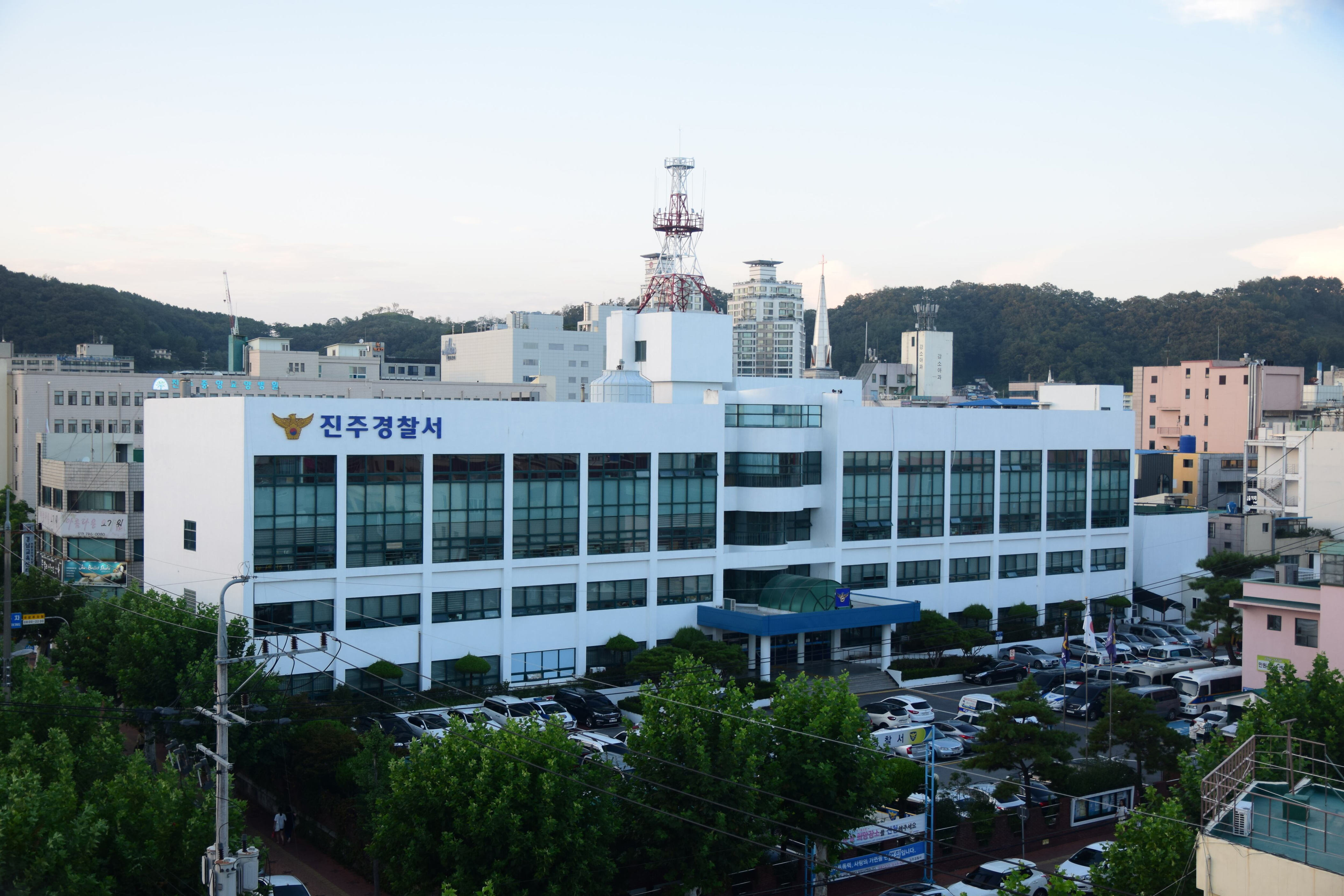 20s man urgently arrested for assaulting ex-girlfriend, stabbing ...