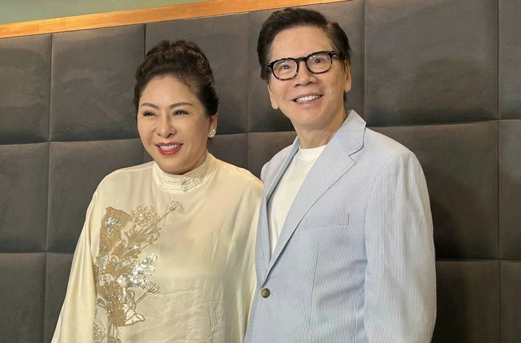 Gia đình 'trùm giải trí' Hướng Hoa Cường chia rẽ sau tuyên bố giao tài sản cho con dâu