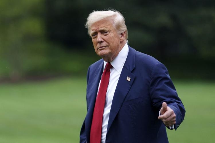 des-documents-sur-donald-trump-retir-s-du-dossier-epstein-la-justice