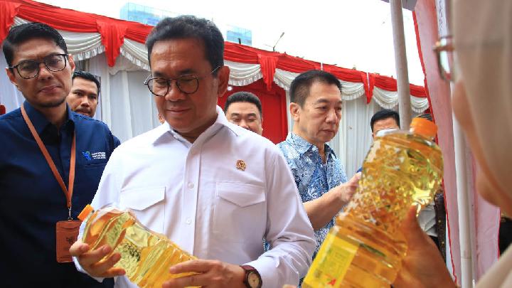 Menteri Perdagangan Budi Santoso mendorong Koperasi Desa Merah Putih menjembatani penyaluran produk retail modern.