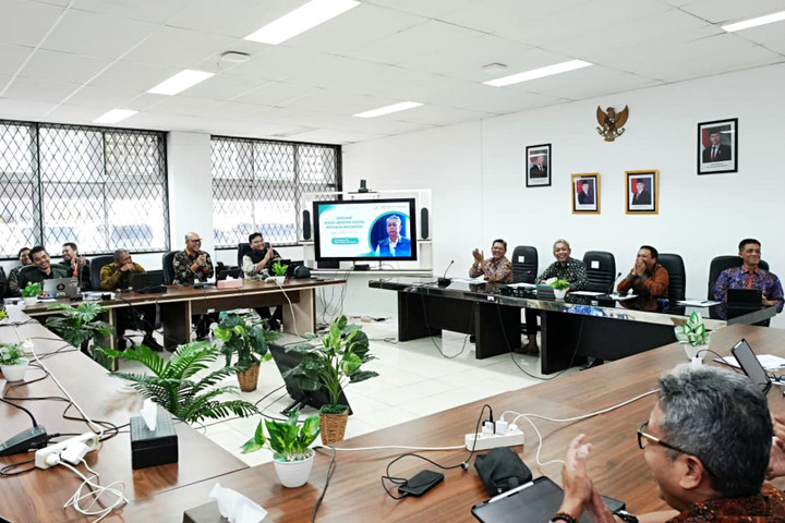 AA1X6XXC Menteri Sosial Minta Gugus Tugas Transisi Sekolah Rakyat Tetap Berjalan